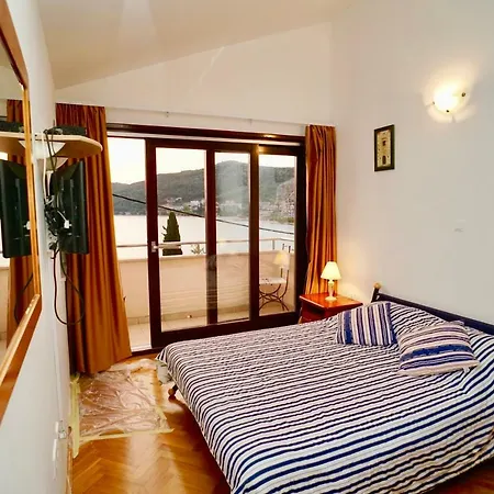Deluxe Marisia Seget Vranjica